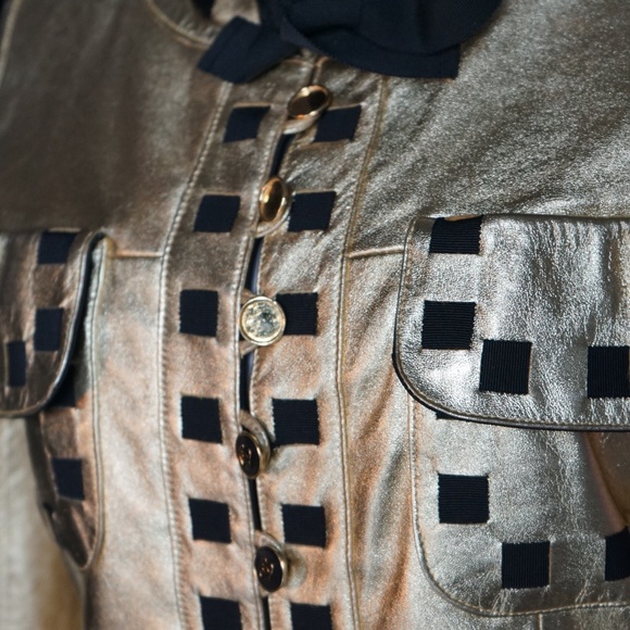 CHANEL ICONIC GOLD METALLIC LEATHER RUNWAY GORGEOUS JACKET VINTAGE 90’s - SZ 38. - Picture 5 of 6